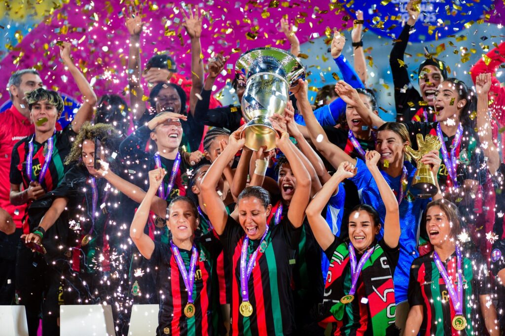 جلالة الملك يهنئ أعضاء نادي الجيش الملكي لكرة القدم النسوية بمناسبة التتويج بكأس  دوري أبطال إفريقيا للسيدات