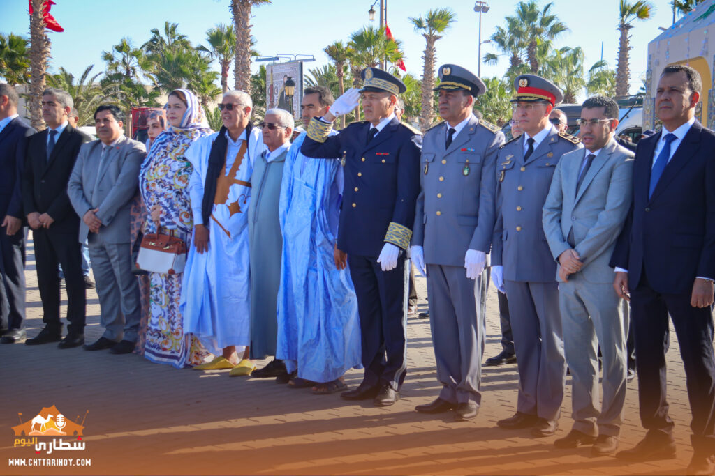 بالصور : الوالي جهة العيون  يترأس مراسيم تحية العلم  احتفالاً بعيد الاستقلال.