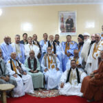 وفد المركز المغربي يكرّم الحاج إبراهيم ولد الرشيد اعترافاً بإسهاماته في الدفاع عن الصحراء المغربية