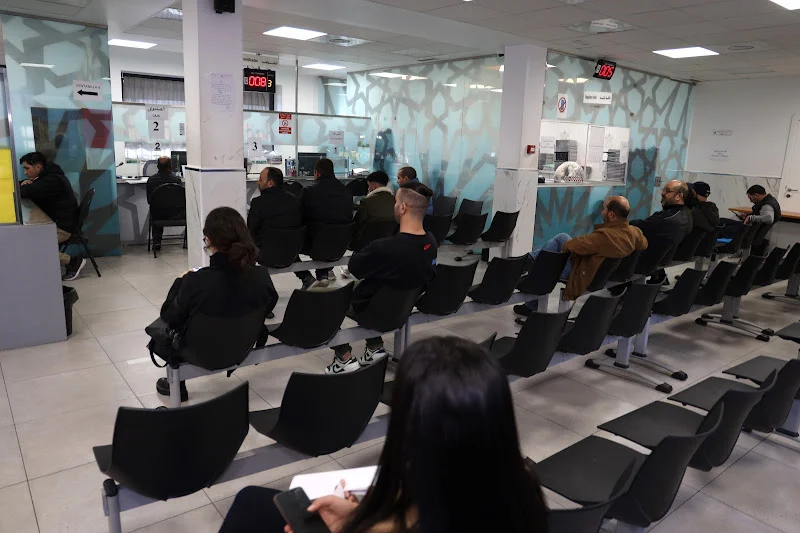 قنصليات المغرب بإسبانيا تستمر في تسليم شواهد حسن السيرة